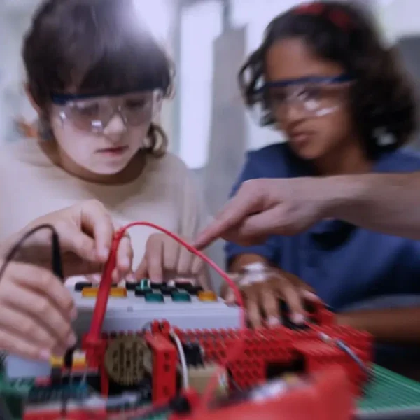 bambine in attività stem